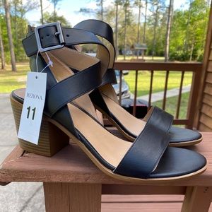 NWT size 11